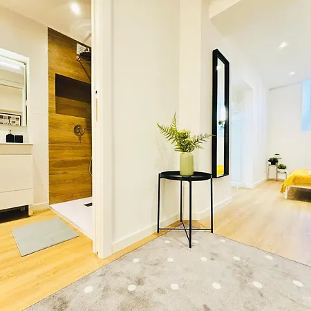 Luxury Flat, Perfect And Ideal For Tourists דירה *